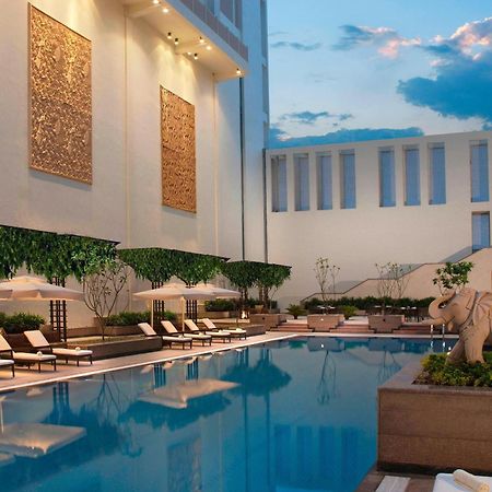 فندق جايبور ماريوت المظهر الخارجي الصورة The pool at the Taj Mahal Palace
