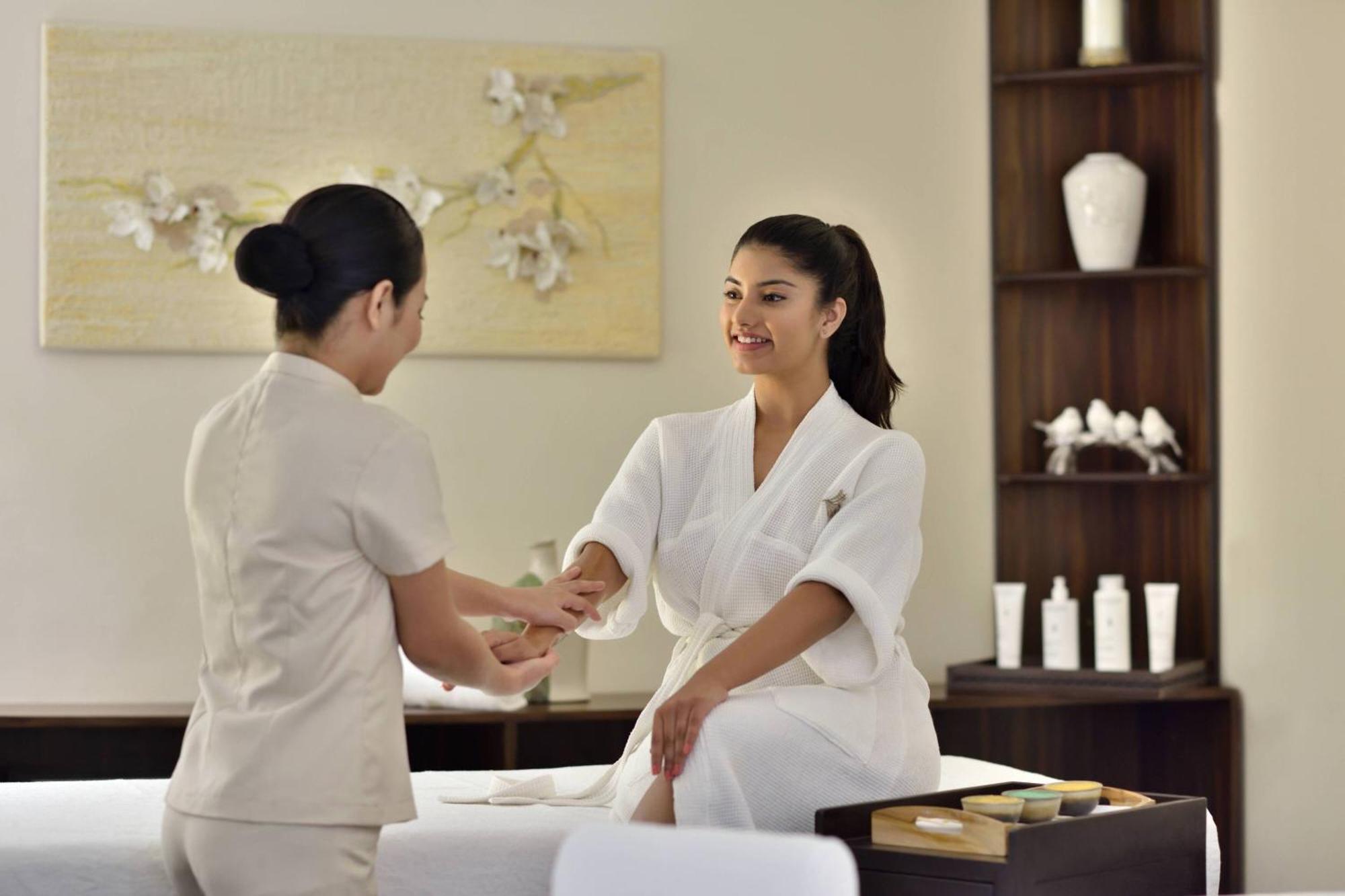 فندق جايبور ماريوت المظهر الخارجي الصورة A spa treatment