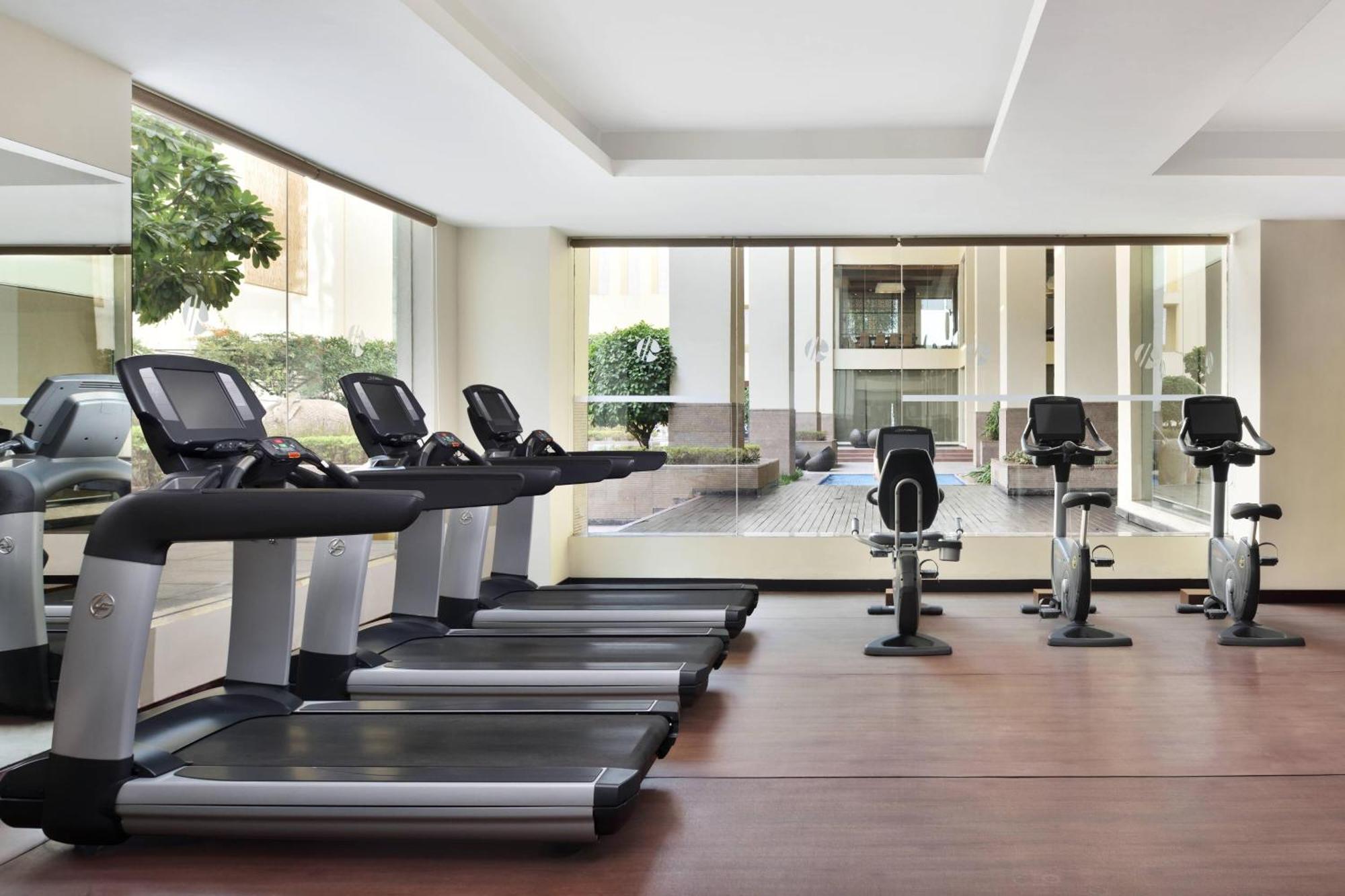 فندق جايبور ماريوت المظهر الخارجي الصورة The gym at the hotel