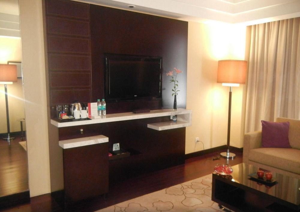 فندق جايبور ماريوت المظهر الخارجي الصورة A television set in a hotel room